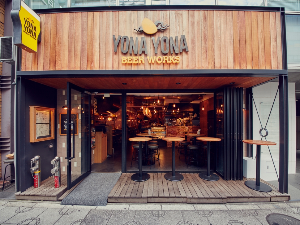 YONA YONA BEER WORKS神田店、店舗入り口