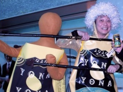よなよなエールのコスプレをして踊る「てんちょ」 
