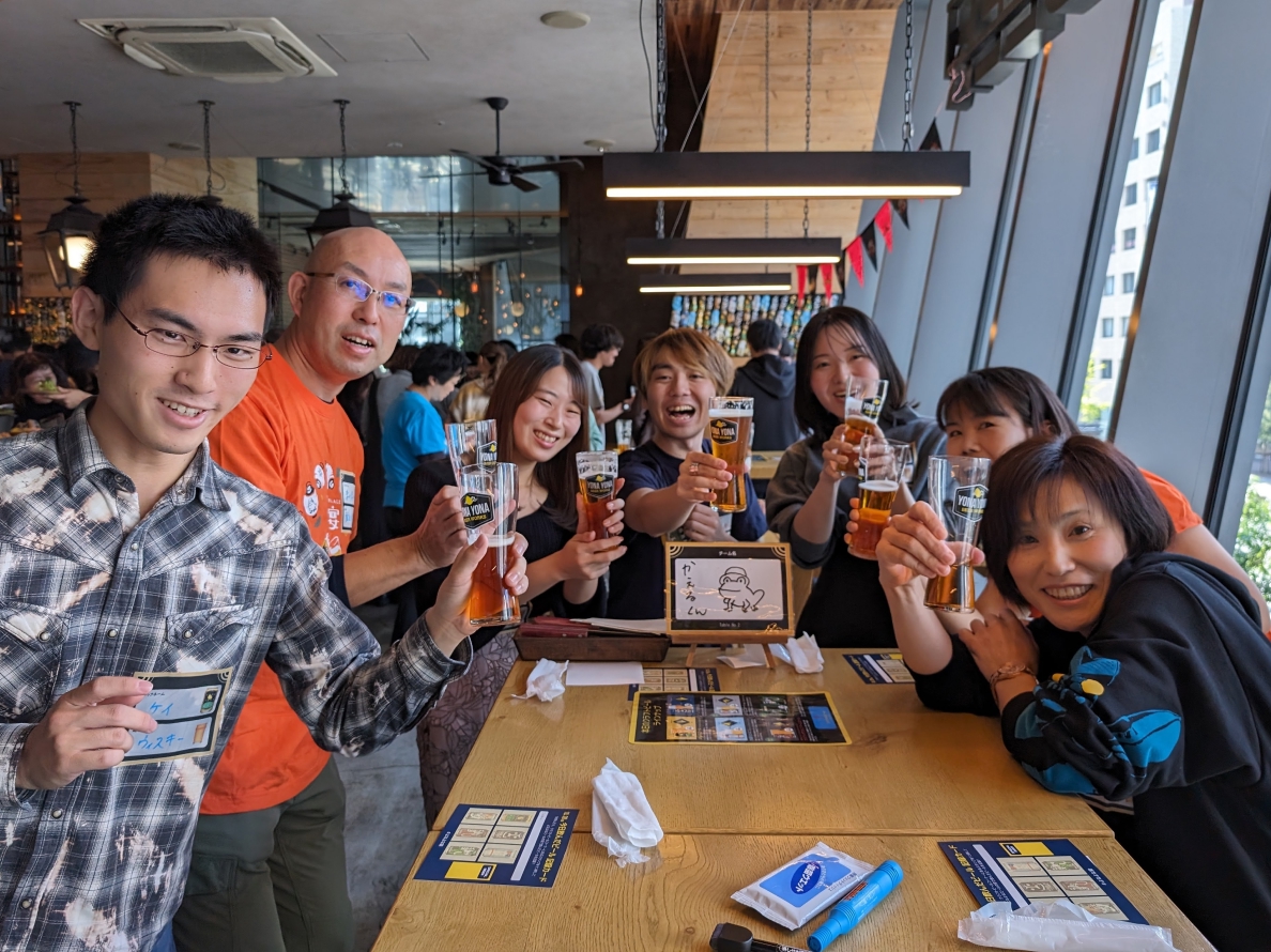 YONA YONA BEER WORKSで笑顔のファン