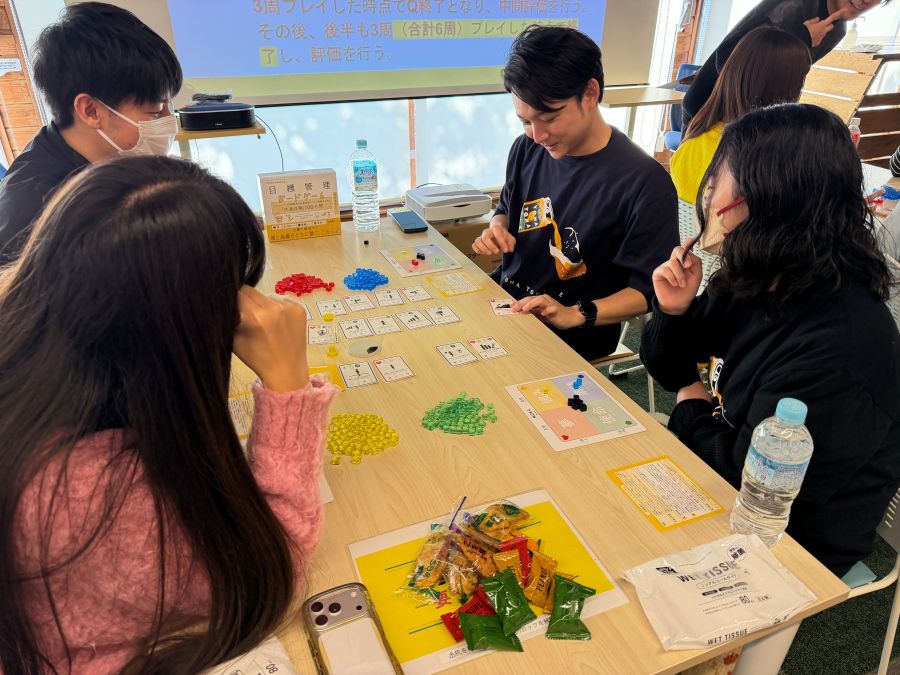 参加者が実際にボードゲームを実施している様子