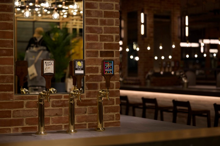 テイクアウト専用のタップ3つが並んでいる様子